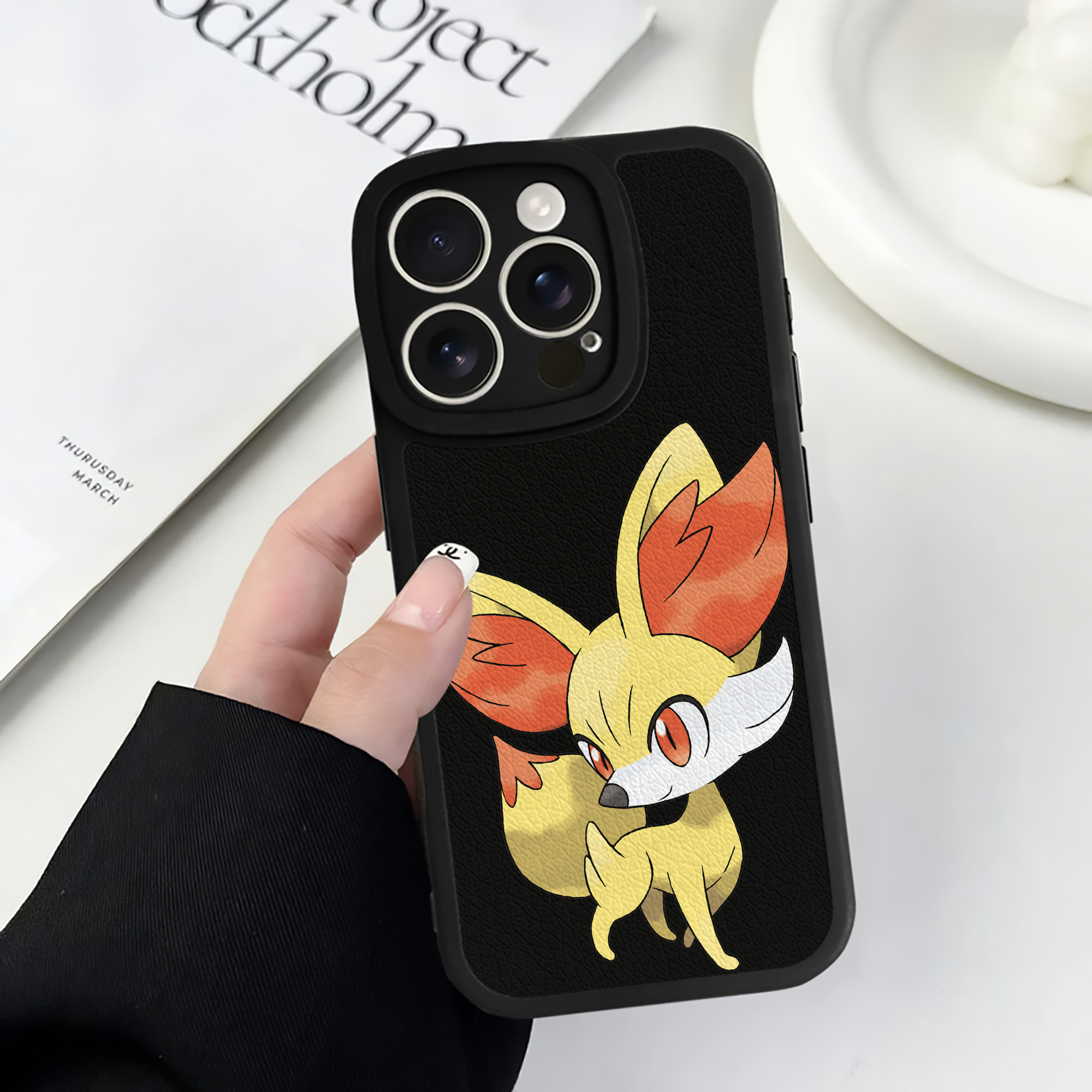 （画像用） ポケットモンスター Pokémon 【iPhone 16シリーズ対応】シリコンスマホケース（レザー調） 材質：シリコン